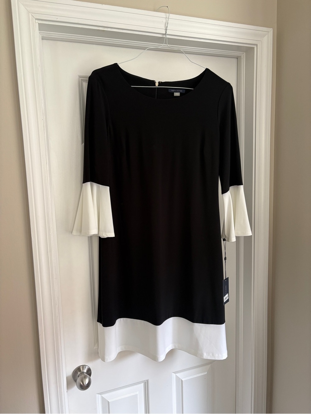 Tommy Hilfger Black Bell Sleeve Sheath Dress Women’s 12 Elegant Chic Dress